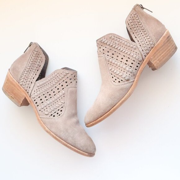 Vince Camuto Taupe Suede Leather Bock Heel Bohemian Ankle Boots Booties Size 8.5 - Picture 1 of 16